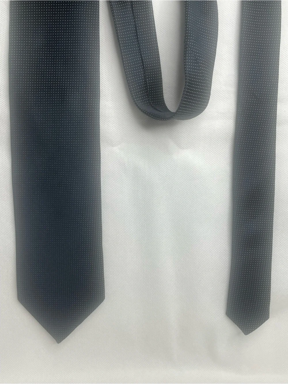 Hugo Boss Classic Polkadot Necktie Chrome Navy Blue 100% Silk Italian Made Tie